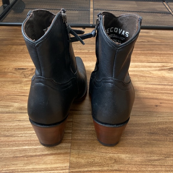 BUNDLE - Tecovas  2 pairs of the Daisy bootie in black and caramel - Picture 9 of 15